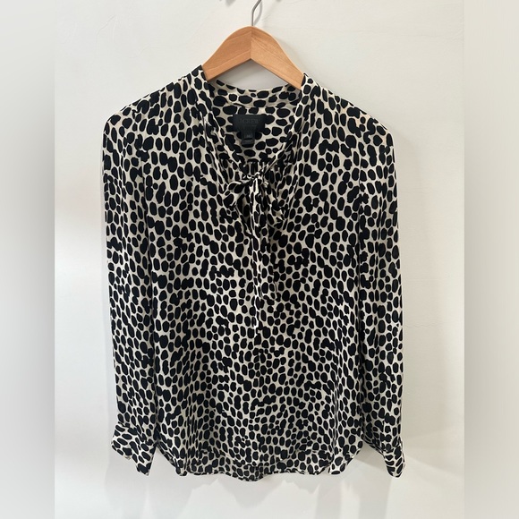 00 J.Crew Collection sheer Dalmatian print 100% silk blouse with tie neck - Picture 3 of 6